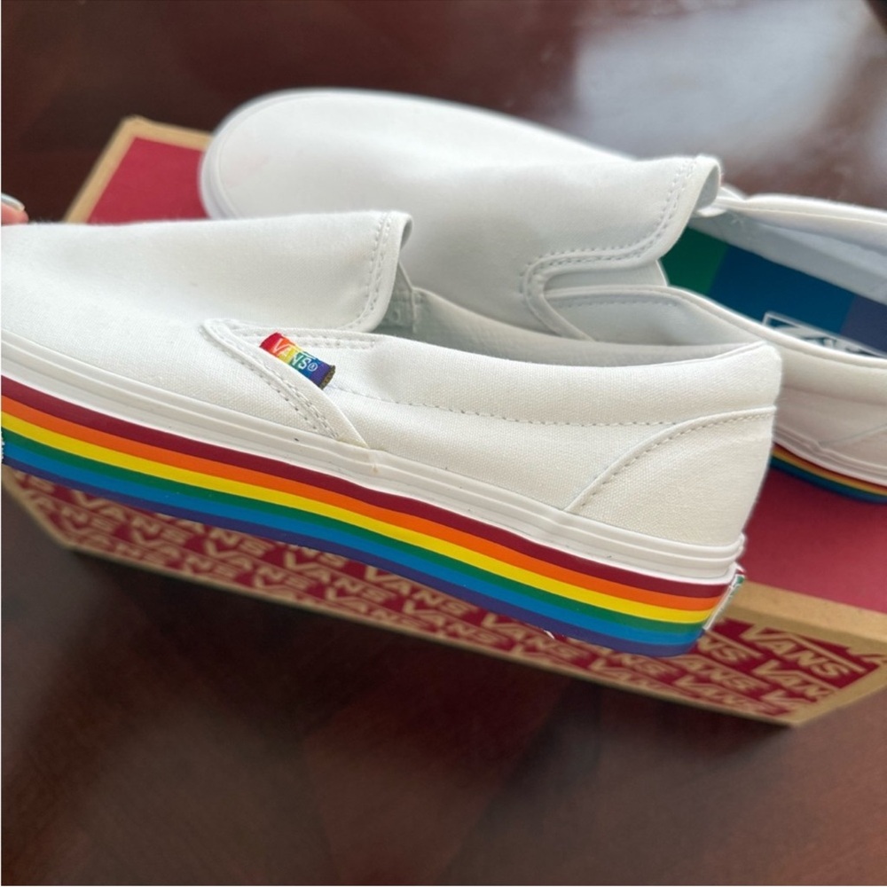 Vans Classic SlipOns Size 9.5
Never used but has minor stains - Picture 2 of 8